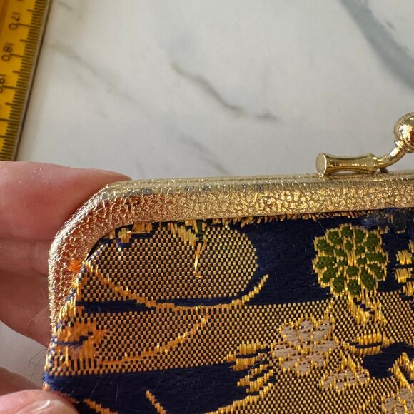 VINTAGE 2 LAYER DIVIDER DOUBLE LAYER GOLD COLORED COIN PURSE EMBROIDER - Picture 15 of 16